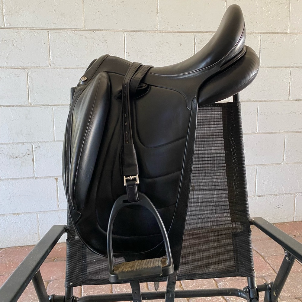 17.5” Devoucoux Makila Harmonie Monoflap Dressage Saddle